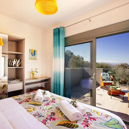 Lily's Lemonia Villa